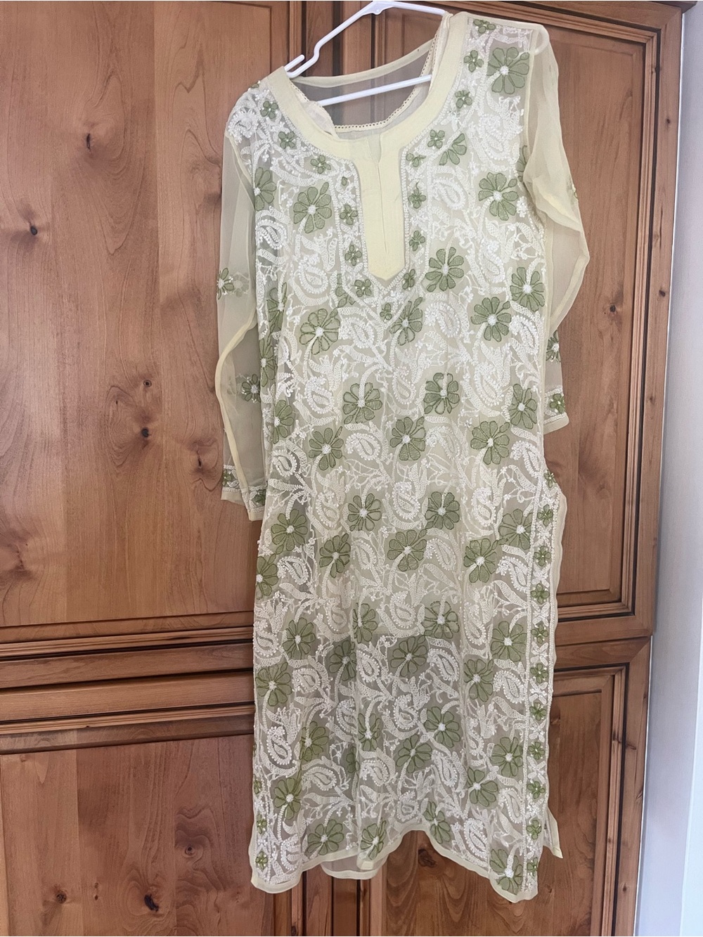 Delicate Green & Cream Embroidered Women's Maxi Blouse with lining NWOT OS